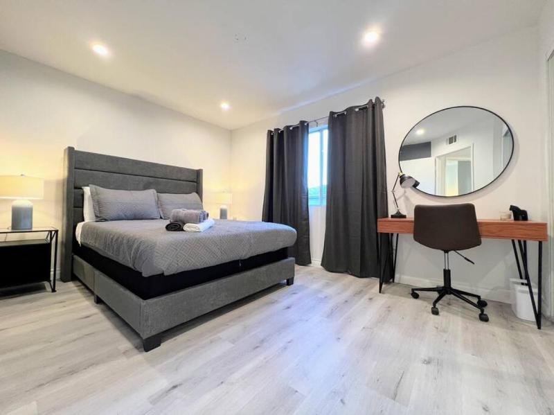 Spacious 2BR near Hollywood - BR3 — комфортный отель в Лос-Анджелесе