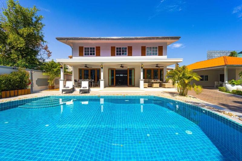 5 Bedroom Pool Villa In City Center! BV1 — отель с удобствами в Хуа