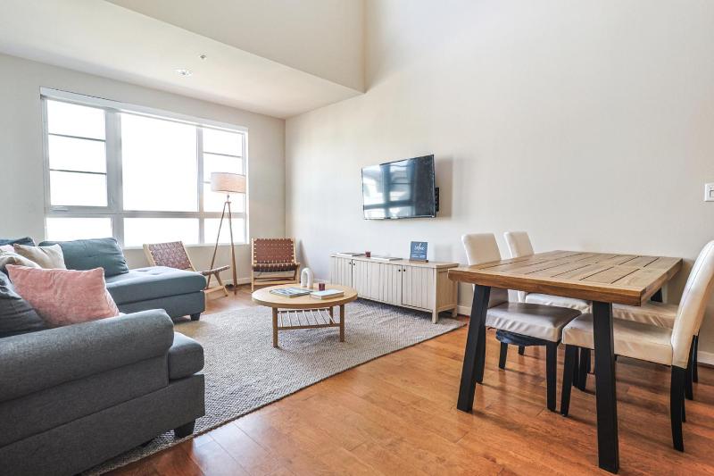 Priceless & Comfy 3BDR & 3BTH LA — отель с удобным расположением в Лос-Анджелесе