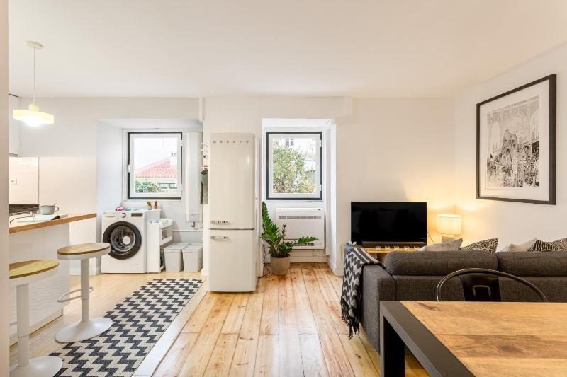 Цены на ALTIDO Bohemian flat with study near the centre в Лиссабоне