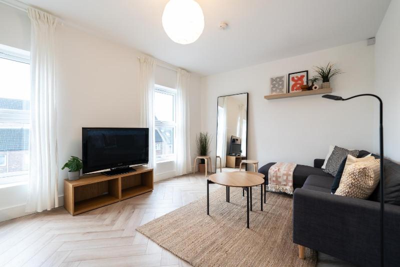Цены на The Battersea Place - Charming 4BDR Flat в Лондоне
