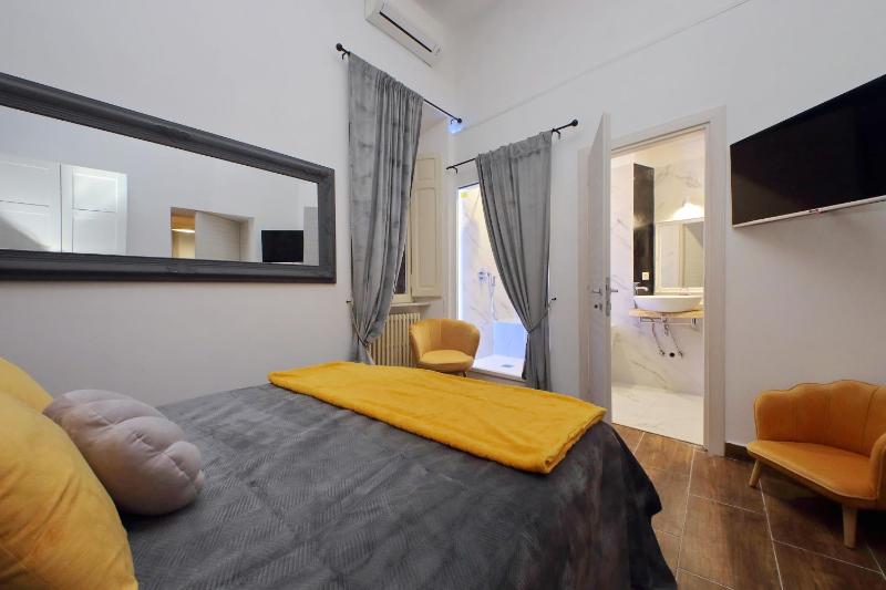 Elegant and new 3 bedrooms apt near S. Peter! — отель с удобствами в Риме