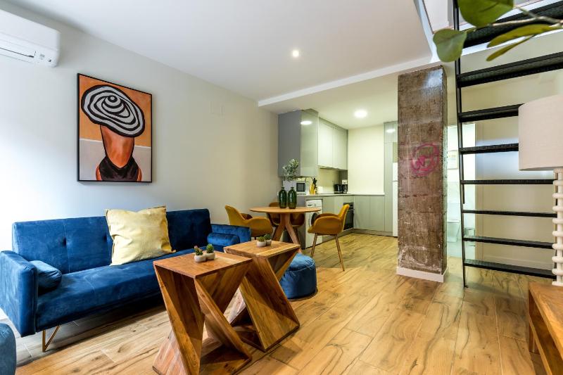 Stylish Duplex - 1 Bd 1Bth- Plaza Castilla — отель с удобствами в Мадриде