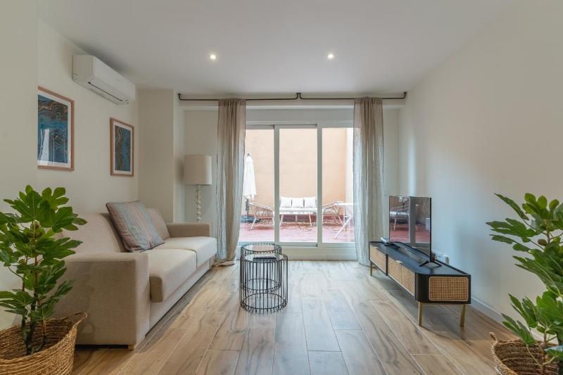 Modern with terrace- 2Bd 1.5Bth- Plaza Castilla — отель с удобным расположением в Мадриде