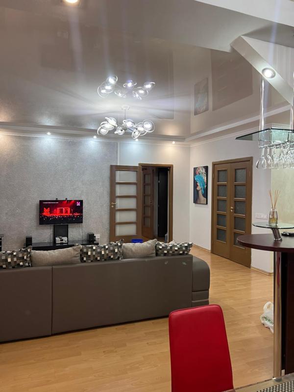 Uutnye apartamenty v centre goroda — отель в Алматы, Казахстан