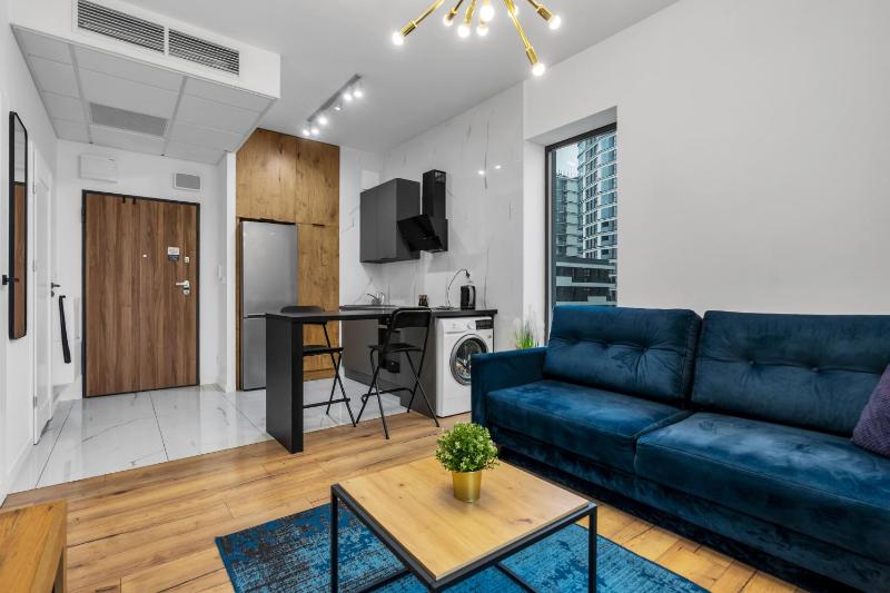 10th Floor Bliska Wola with City View and Balcony by Rentujemy — отель в Варшаве, Польша