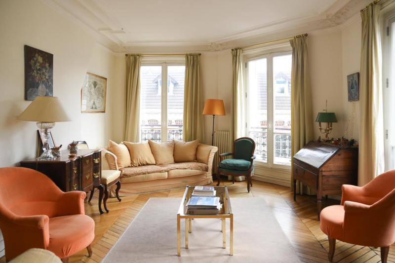 Quiet apartment - near park — отель с удобным расположением в Париже