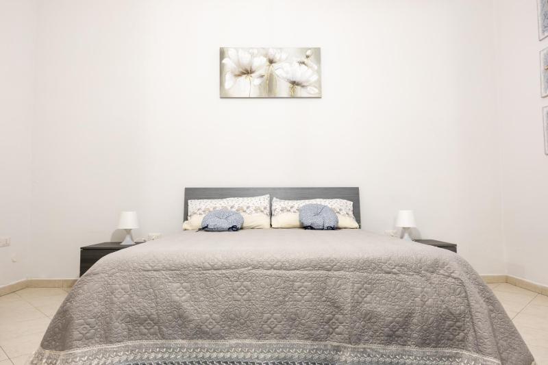 Цены на Decumani apartments - nel cuore di Napoli в Неаполе