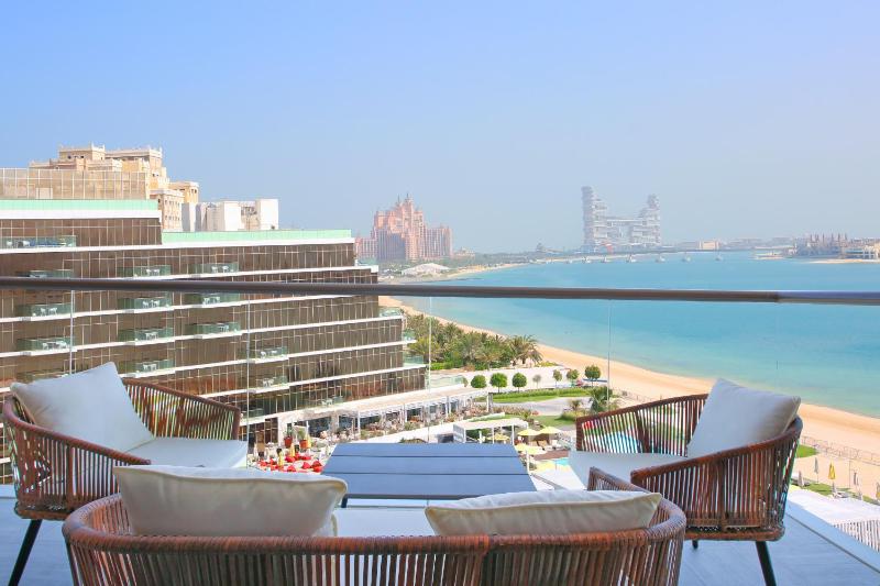 Stunning 2-Bed, Full Sea View & Beach Access in Th8 Palm - Allsopp&Allsopp — отель с удобным расположением в Дубае