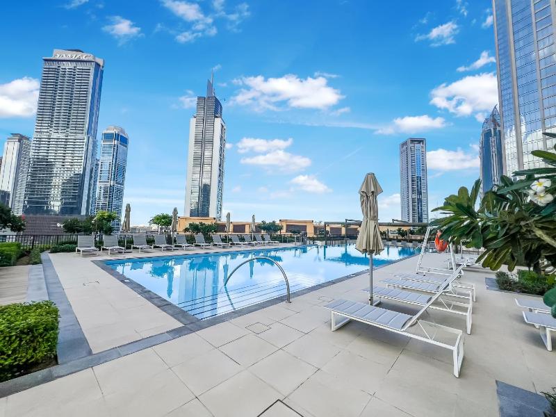 FAM Living - Cozy 1BR Home in Burj Crown by Emaar — комфортный отель в Дубае