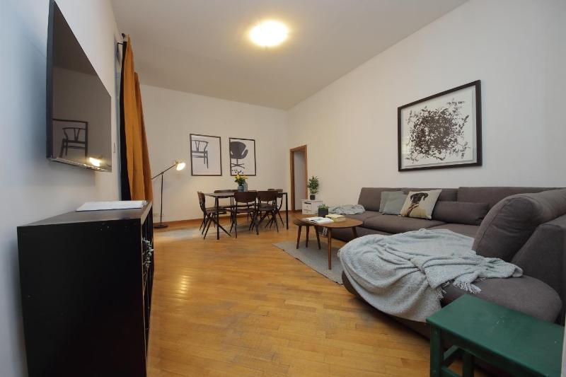 Цены на Giant Borghese Apartment в Риме
