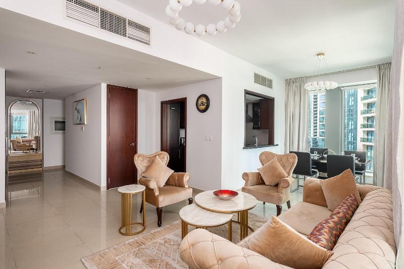 BellaVista - 29 Boulevard 2 Bedroom Apartment Fountain View Downtown Burj Khalifa — отель с удобным расположением в Дубае