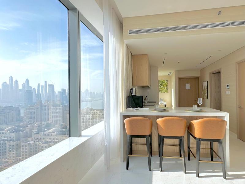 The Palm Tower Skyline View apartments — отель с удобным расположением в Дубае