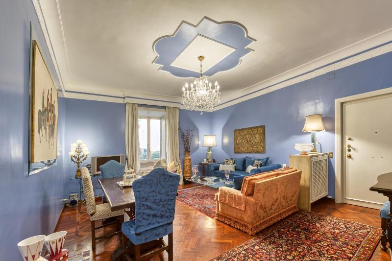 Vespasiano Luxury apartment for 4 — отель с удобным расположением в Риме