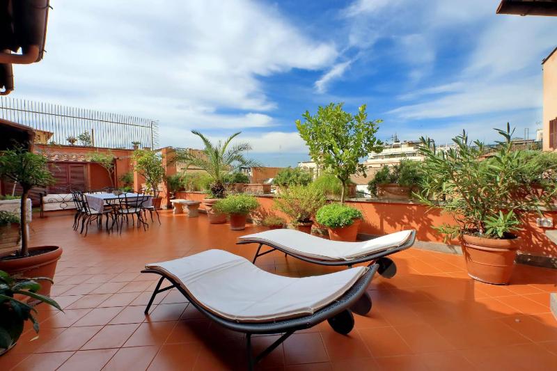 TreasureRome Spanish Steps Penthouse — забронировать отель в Риме