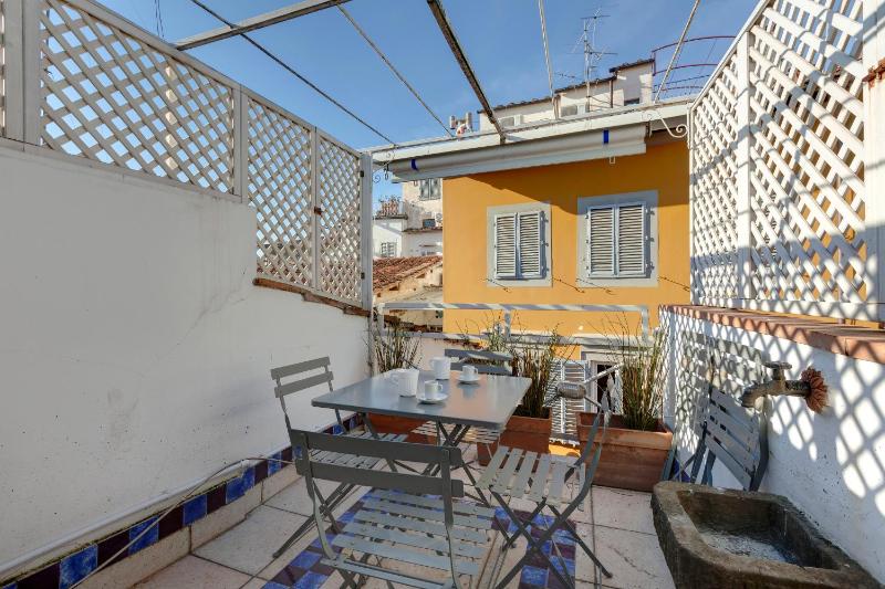 Mamo Florence - Del Guanto Apartment — забронировать отель в Флоренции