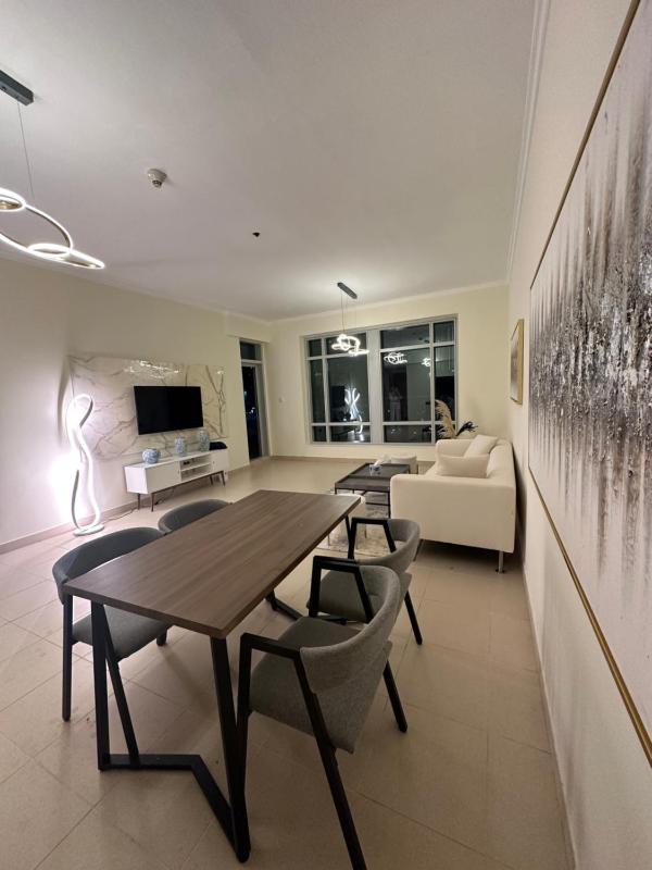 Downtown Dubai - Huge 1 bedroom — комфортный отель в Дубае