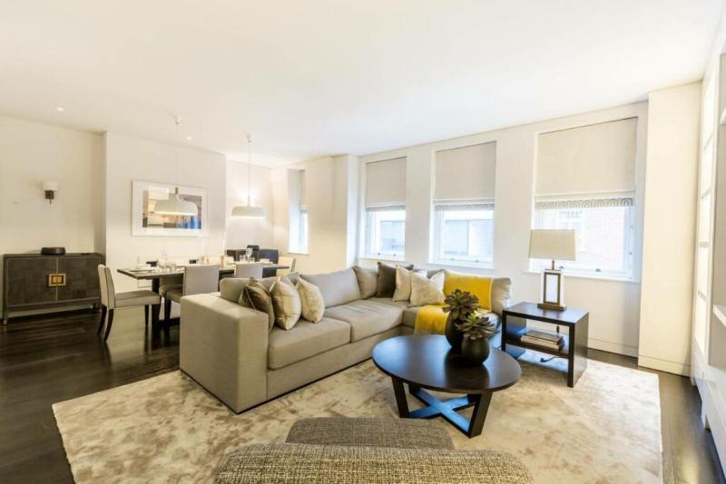 Mayfair Park Lane Luxurious Large Sleeps 6 — отель с удобным расположением в Лондоне