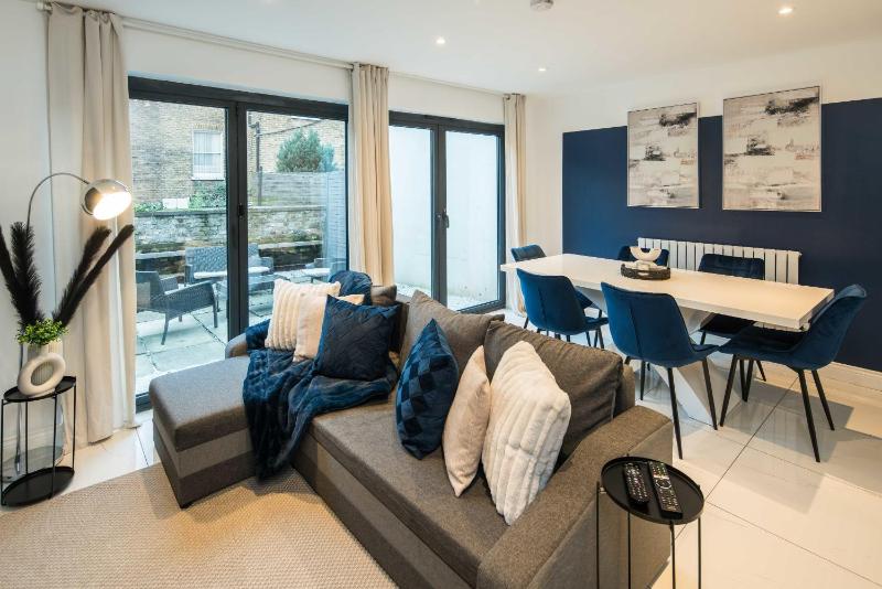 Superb House close to the lovely Little Venice — забронировать отель в Лондоне