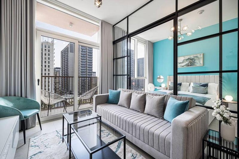 Beautiful 1 Bedroom Dubai Hills with Pool View — отель с удобствами в Дубае