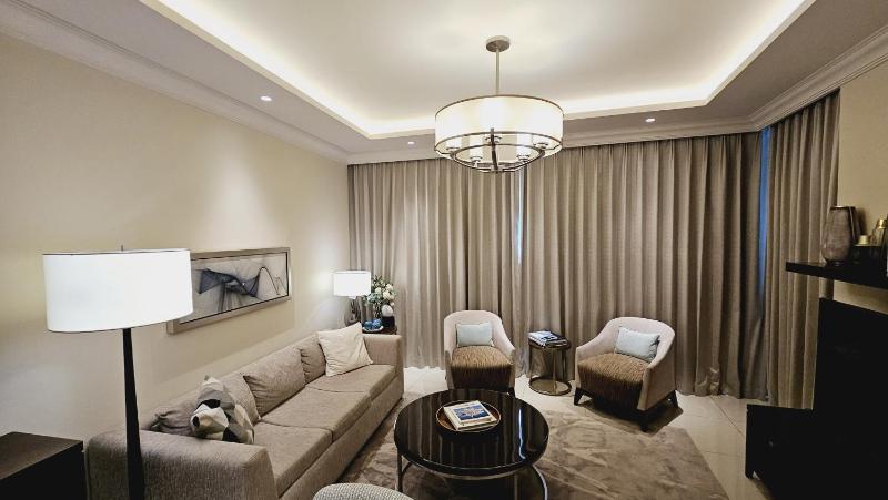Stunning, Luxury Apartment with Burj Khalifa view! — отель с удобным расположением в Дубае