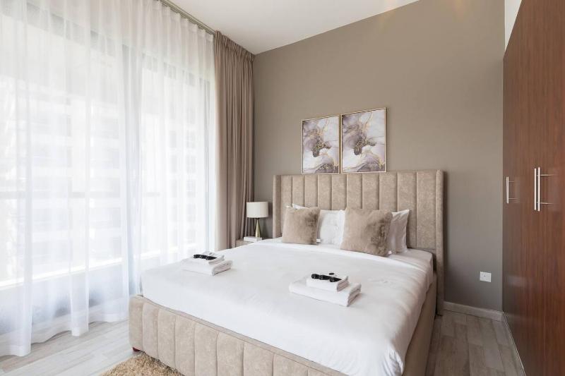 Marina 1 Bd Skyline Views, 7 Mins Walk To Metro — отель с удобным расположением в Дубае