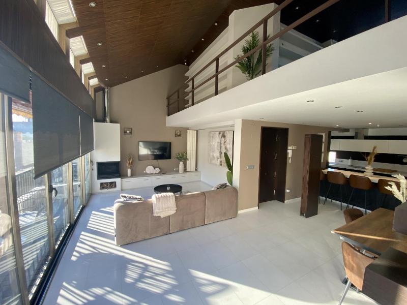 Penthouse with Castle view — забронировать отель в Аликанте