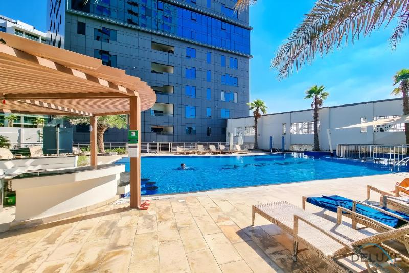 Executive 2BR at Capital Bay B Business Bay by Deluxe Holiday Homes — отель с удобным расположением в Дубае