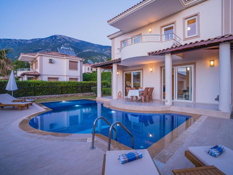 Цены на Fethiye Ovacikta 3+1 Ozel Havuzlu Villa Royal 15 в Фетхие