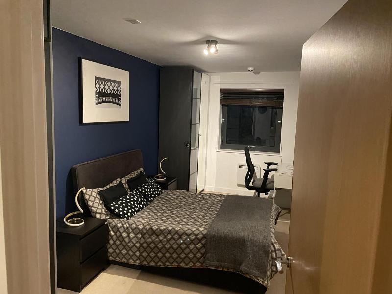 Charming 2-Bed Apartment in Bow London — забронировать отель в Лондоне