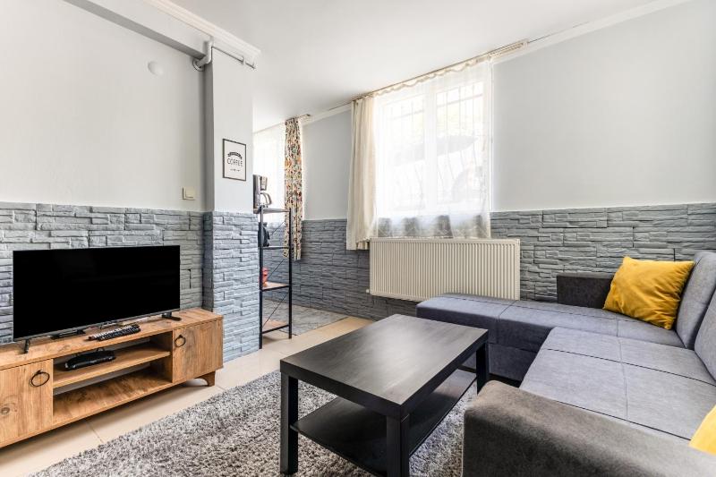 Central Flat 10 min to Hilltown Mall and Coast — отель в Стамбуле, Турция