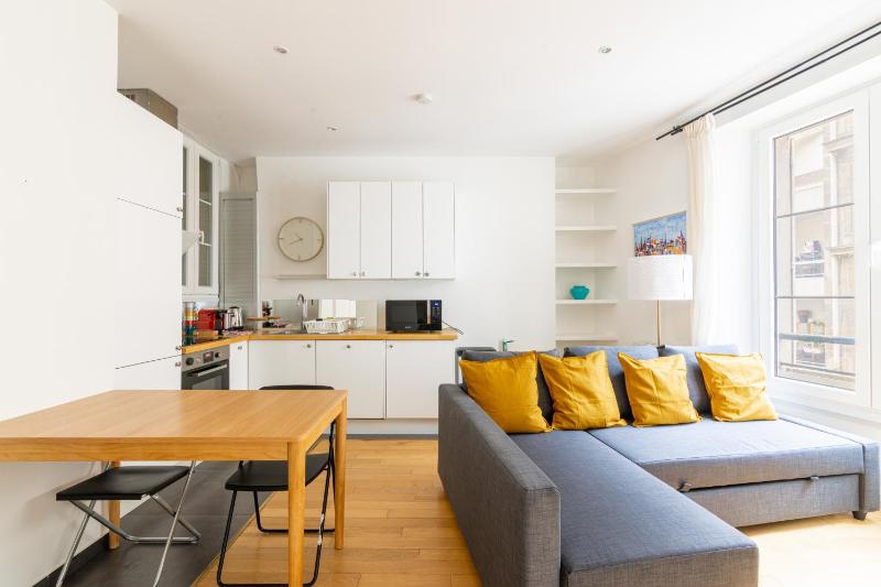 Luxurious 1 Bedroom Republique Vinaigriers — отель в Париже, Франция