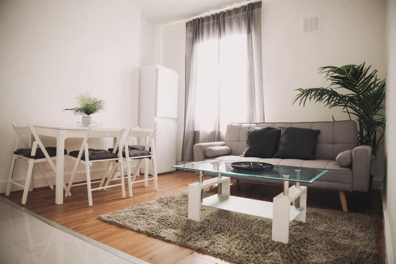 3 bed flat with balcony central — отель с удобствами в Лондоне
