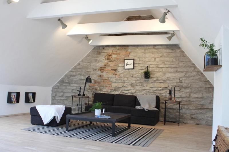 Цены на Cozy penthouse apartment in Tallinn town wall в таллине