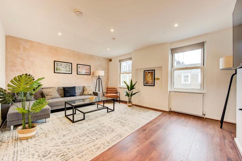 3 Bedroom Baker Street Central Apartments — отель с удобным расположением в Лондоне
