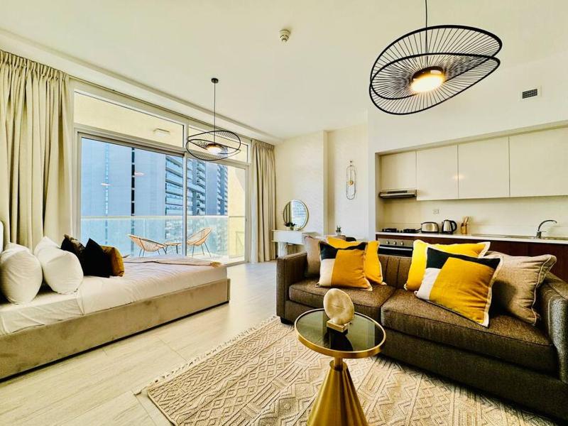 Chic Apt Hameni Tower, JVC Bright with Pool View — комфортный отель в Дубае