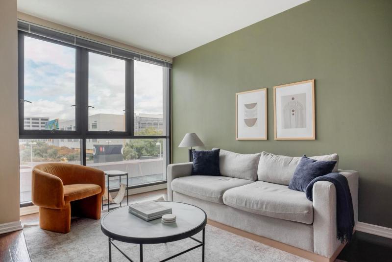 Цены на Koreatown 1br w gym near dining Wilshire Blvd LAX-1177 в Лос-Анджелесе