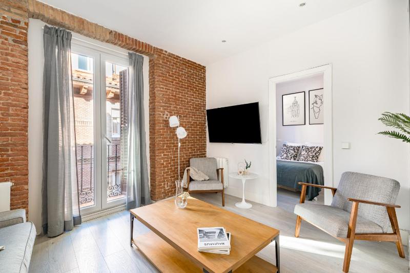 LaLatina II calle Almendro 3BR 2BH — отель с удобствами в Мадриде