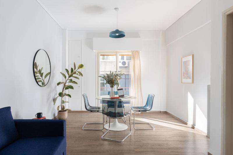 Super Central Apartment Downtown Exarcheia! — комфортный отель в Афины