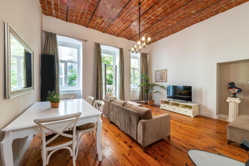 Цены на Casa Hermosa : Stunning 1Br Loft w/ PrivateTerrace в Стамбуле