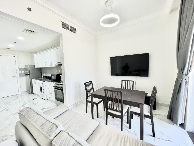 NEW! Luxury Studio with balcony in AL Majan — комфортный отель в Дубае
