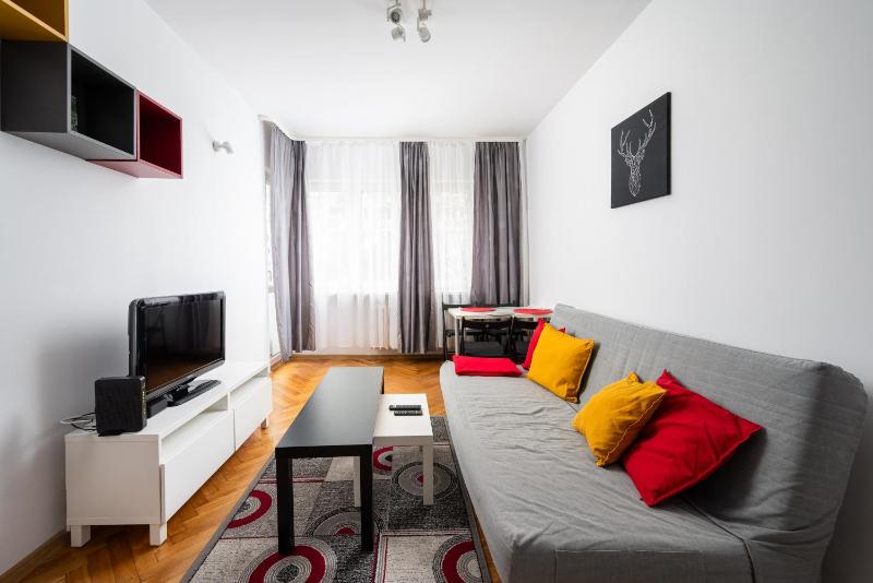 Rondo ONZ Red & Yellow Apartment — комфортный отель в Варшаве