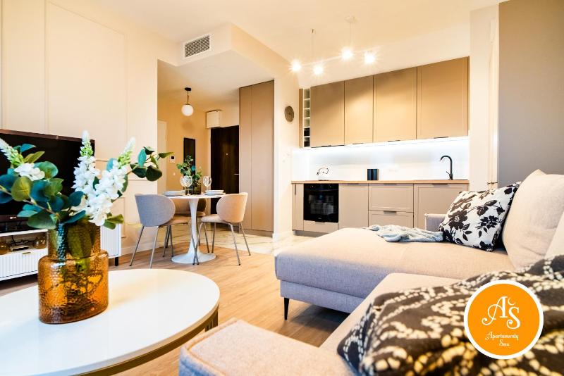 ApartamentySnu, Wola Tower z parkingiem — отель с удобствами в Варшаве
