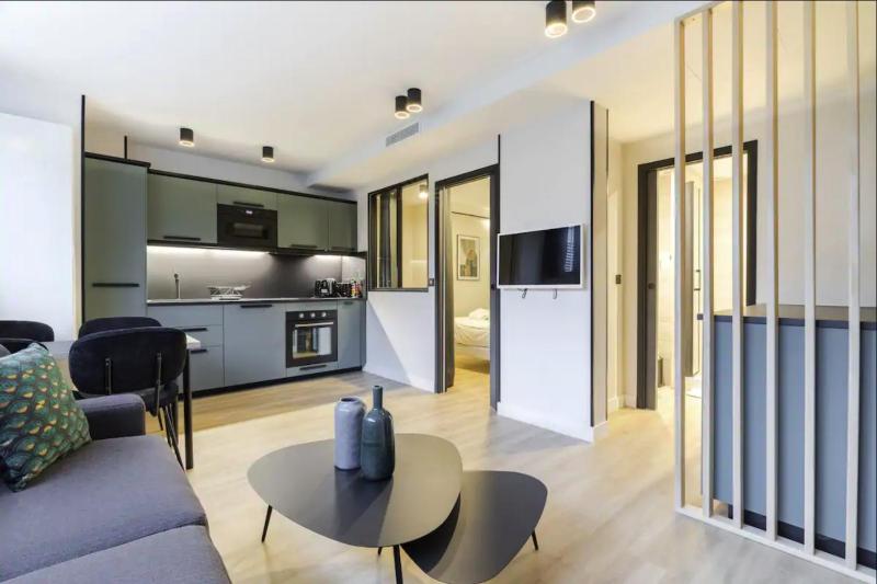 Цены на HSH Parmentier-Couronnes II Appartement Design 4P-1BR в Париже
