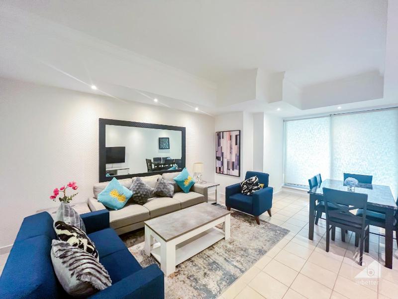 Stunning & Spacious Apt with Balcony Dubai Marina — отель в Дубае, Объединенные Арабские Эмираты