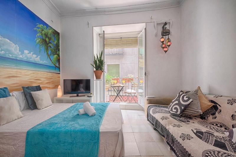 Precioso - Las Letras - Centro - 4 camas, balcon ENCANTO — отель с удобствами в Мадриде