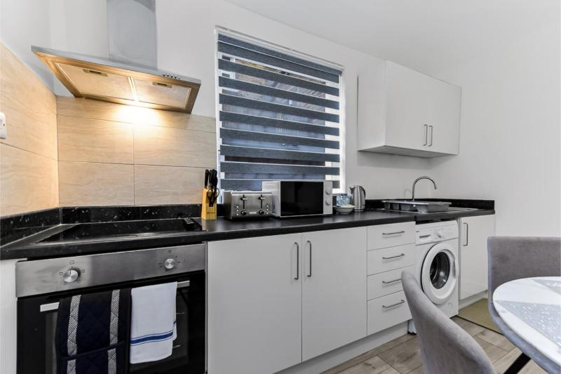 Цены на Stylish and Convenient 2BD Flat w/ Outdoor Space в Лондоне