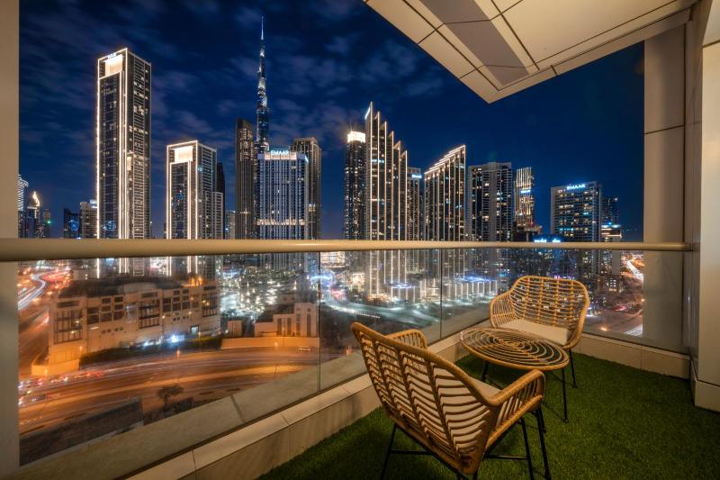 Luxury 1BR Burj Khalifa View Executive Tower Business Bay 1702 — комфортный отель в Дубае