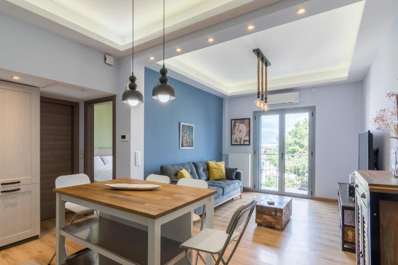 Stratum Apartment by LobbySquare — отель с удобствами в Афины