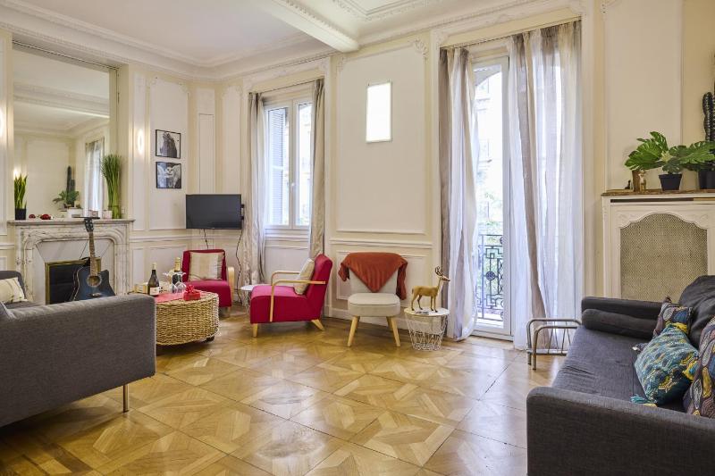 Appartements Nice Centre Proche Mer Carre d'Or — отель с удобствами в Николь